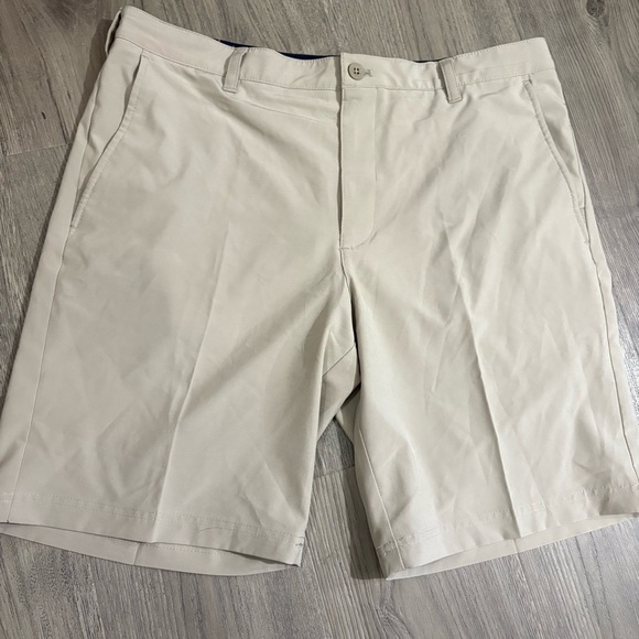 Izod Other - Izod Golf Shorts Beige Khaki Mens Sz 36 Preppy Outdoor